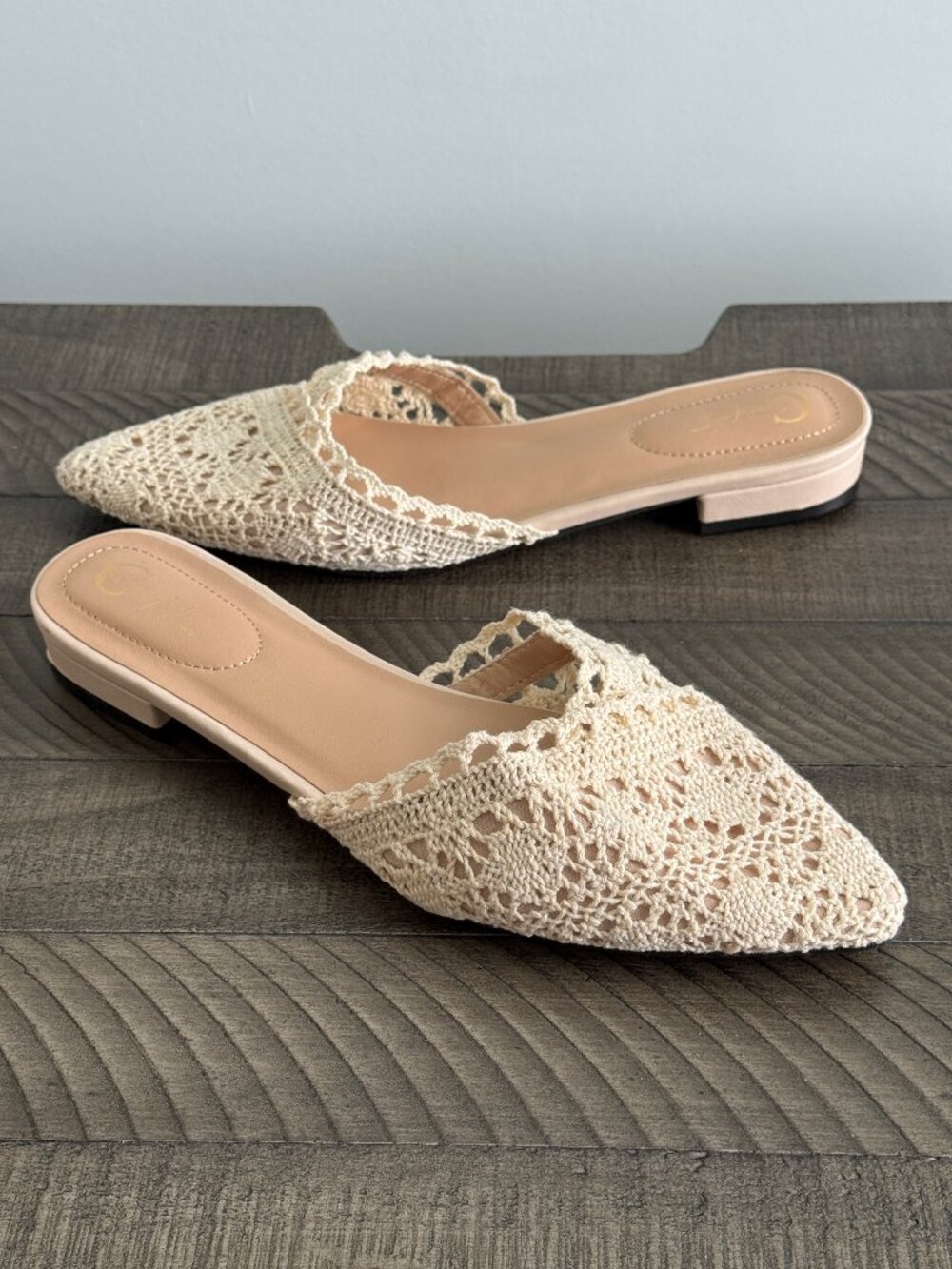 Comfort Est. 1946 Pointed Toe Crochet Cream Flats Women's Size 9